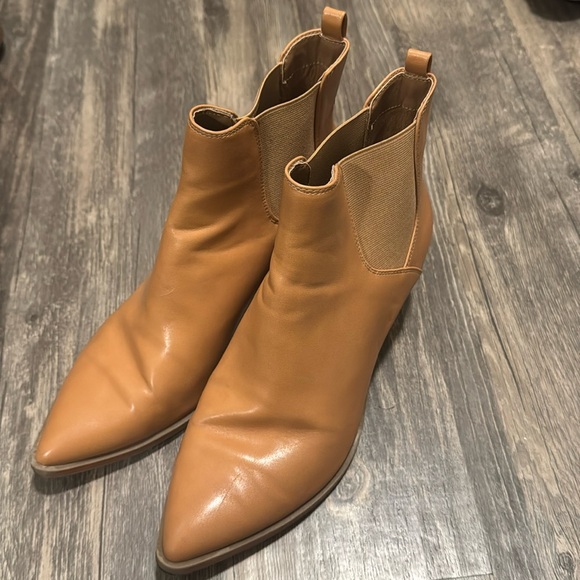 Universal Thread Bootie, Tan. - Picture 1 of 4